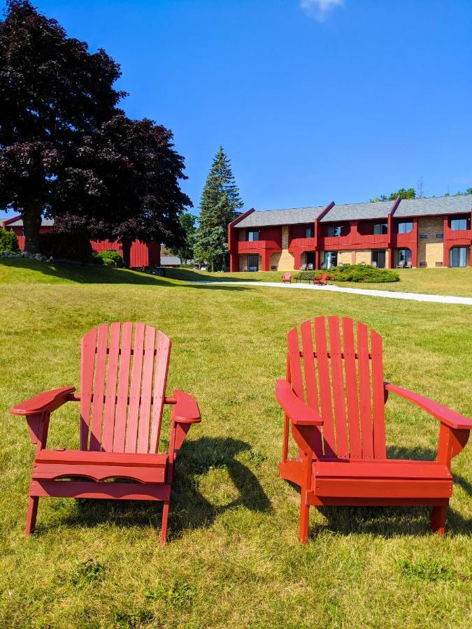 Cedar Hill Lodge Saint Ignace Exteriör bild