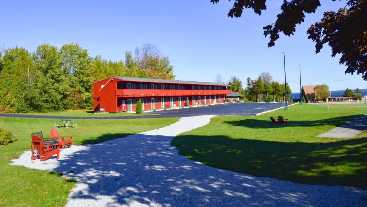 Cedar Hill Lodge Saint Ignace Exteriör bild