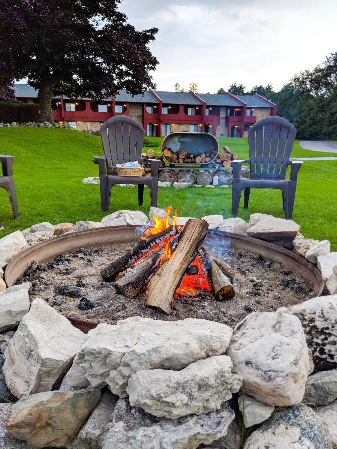 Cedar Hill Lodge Saint Ignace Exteriör bild