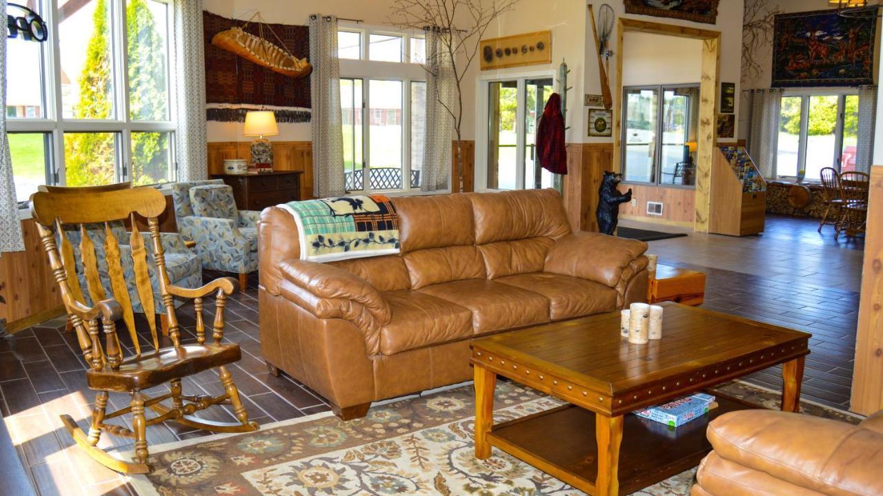 Cedar Hill Lodge Saint Ignace Exteriör bild