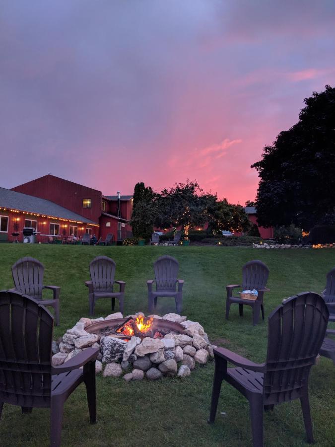 Cedar Hill Lodge Saint Ignace Exteriör bild