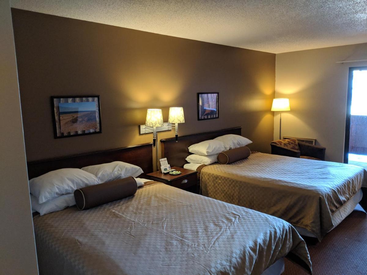 Cedar Hill Lodge Saint Ignace Exteriör bild
