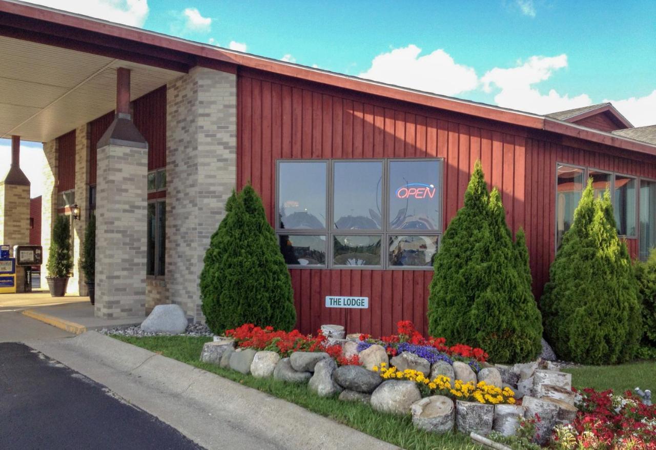 Cedar Hill Lodge Saint Ignace Exteriör bild