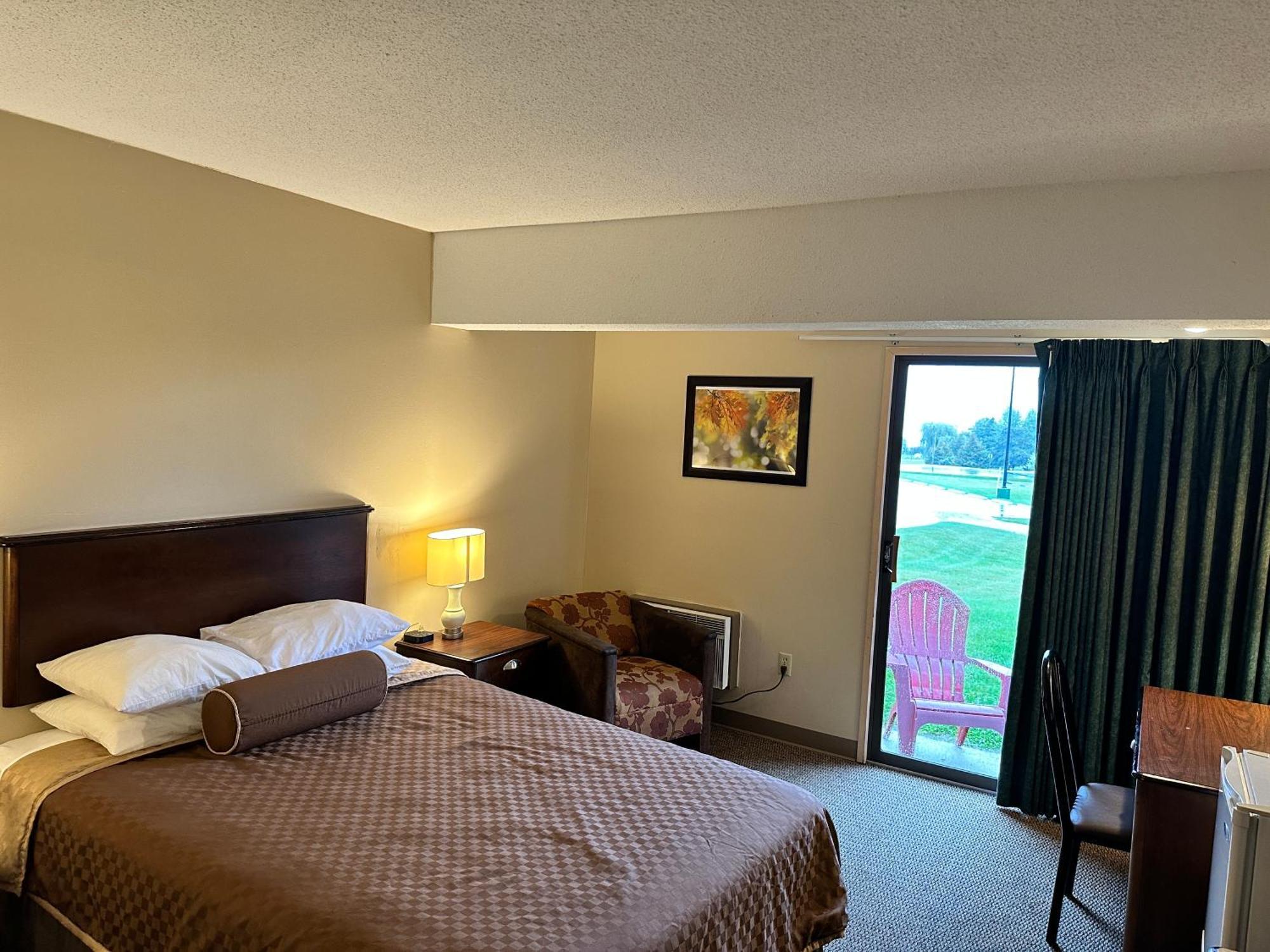 Cedar Hill Lodge Saint Ignace Exteriör bild